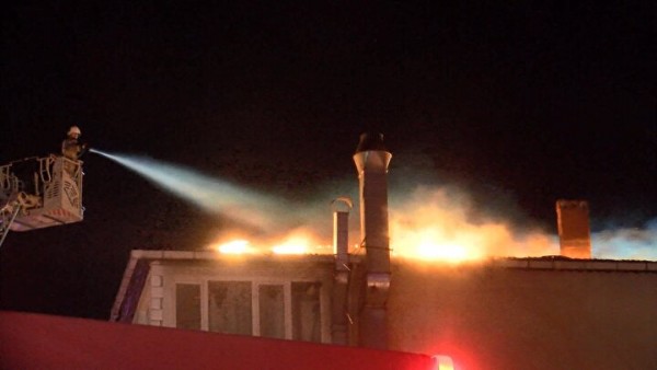 Sultanbeyli’de korkutan yangın: Üç bina alev alev yandı