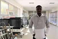 Afrikali Dhakaba Sinema Egitimi Için Kilometreleri Ardinda Birakti
