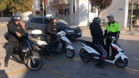 Bandirma'da Motosiklet Sürücülerine Denetim Yapildi