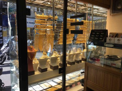 Bayrampasa'da Hirsizlik Girisiminde Yakalanan Sahsa Dayak