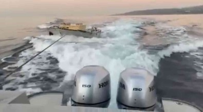 Bekçileri Görünce 150 Çuval Kaçak Midyeyi Birakip Denize Kaçtilar