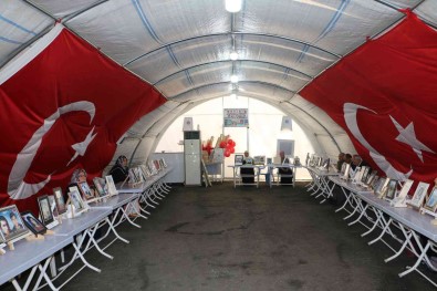 HDP'den Evlatlarini Isteyen Ailelerin Nöbeti Bin 157 Gündür Devam Ediyor