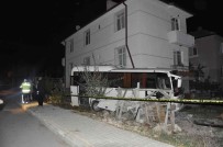 Karaman'da Kamyonet Ile Çarpisan Isçi Midibüsü Binaya Çarparak Durabildi Açiklamasi 12 Yarali
