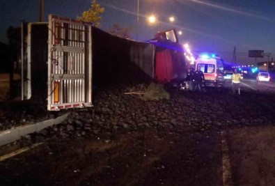 Samsun'da Kömür Yüklü Tir Devrildi Açiklamasi 1 Yarali
