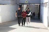 Tisörtünde 'Kaçis' Yazili Torbaci Polisten Kaçamadi