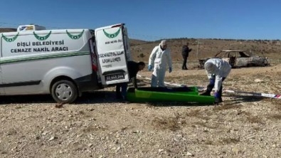 Yanmış otomobildeki 2 cesetle ilgili 3 gözaltı