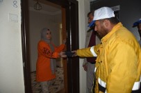 Yolda Bulduklari Cüzdani Sahibine Teslim Ettiler