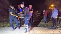 Bursa'da Kontrolden Çikan Hafif Ticari Araç 5 Metre Yükseklikteki Köprüden Uçtu  Açiklamasi 1'I Agir 2 Kisi Yaralandi