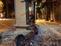 Elektrikli Scooter Ile Otobüs Duragina Çarpti Açiklamasi 1 Yarali