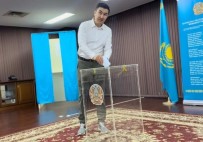Kazakistan'da Halk Erken Cumhurbaskanligi Seçimi Için Sandik Basinda