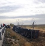 Konya'da Tir Devrildi, Sürücü Yaralandi
