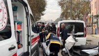 Motosikletten Düsen Sürücü Yaralandi
