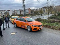 Yol Verme Yüzünden Tartistilar, Ticari Taksi Soförünü Takip Edip Dehseti Yasattilar
