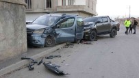 Yüksekova'da Trafik Kazasi Açiklamasi 3  Yarali