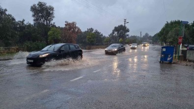 Bodrum'da Saganak Aniden Bastirdi
