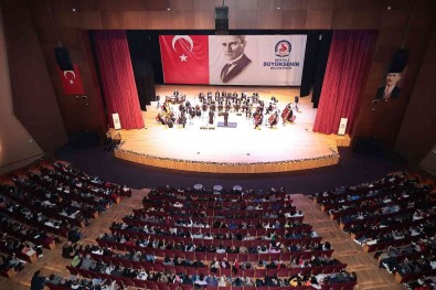 Dev Orkestra Neset Ertas'in Türkülerini Seslendirdi