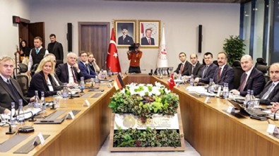 Bakan Soylu'dan Alman mevkidaşına sert tepki: Kobani'ye iki bomba düştü diye dünya ayağa kalktı