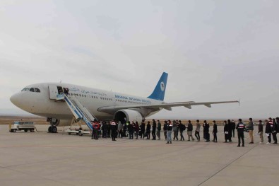 Igdir'dan 226 Göçmen Daha Ülkelerine Gönderildi