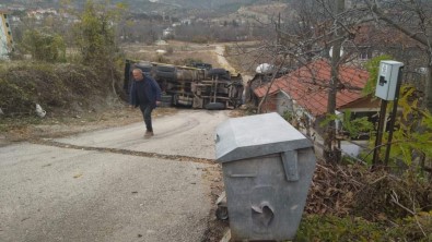 Asfalt Yüklü Kamyon Devrildi Açiklamasi 1 Yarali