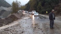 Aydin'da Siddetli Yagis Sonrasi Kösk-Ödemis Yolu Trafige Kapandi