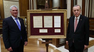 Cumhurbaşkanı Erdoğan'dan 'tarihi' hediye: Estrada Palma'nın mektubunu ve Sultan II. Abdülhamid'in cevabını takdim etti