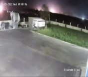 Deprem Sirasinda Isik Patlamasi Görüldü Açiklamasi Sarsintinin Ürküten Etkisi Kamerada