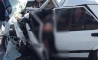 Isparta'da Otomobil Yol Süpürme Aracina Çarpti Açiklamasi 2 Ölü