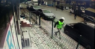 Sultangazi'de 5 Kisilik Arkadas Grubu Arasinda Silahli Kavga Açiklamasi 1 Yarali