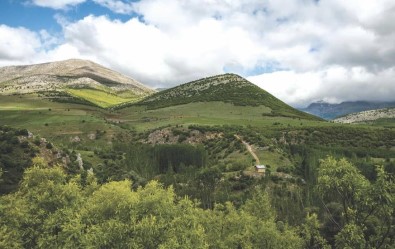 Tufanbeyli'de Doga Tutkunlarina Kamp Alani Yapiliyor