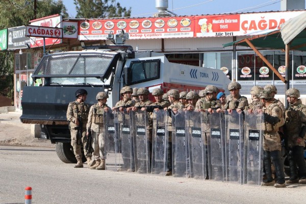 PKK için eylem yapmak isteyen HDP'liler, Suruç'a sokulmadı