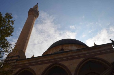 345 Yillik Geçmise Sahip Osmanli Eseri Açiklamasi 'Acemli Camii' 100 Yildir Hafiz Yetistiriyor