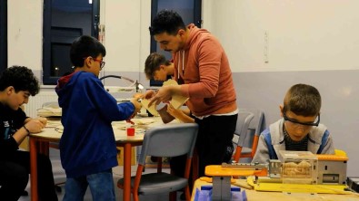 50 Ögretmenin Görev Aldigi 'Benim Adim Ögretmen' Klibi Büyük Begeni Topladi