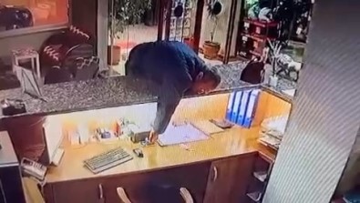 Kisa Boylu Hirsizin Azmi... Müsteri Gibi Geldi, 40 Bin Liralik Telefonu Ziplayarak Böyle Çaldi