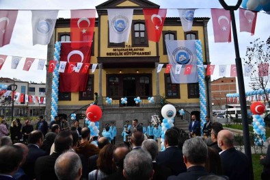 Trabzon'un Ilk Gençlik Kütüphanesi Açildi