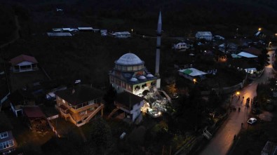 Deprem Bölgesinde Ilk Yikim Açiklamasi Hüzünlü Gözlerle Çalismalari Izlediler