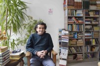 Emekli Doktor Sahafin Bin Kitapla Baslayan Serüveni 15 Bin Kitaba Ulasti