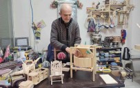 Emekli Ögretmen 25 Yildir Ahsap Oyuncaklar Yapiyor