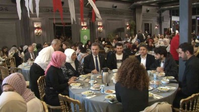 Gaziosmanpasa'da Ögretmenler Yemekte Bulustu