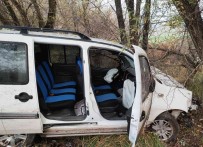 Hafif Ticari Araç Sarampole Yuvarlandi