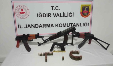 Igdir'da Durdurulan Araçta Kalasnikof Çikti Açiklamasi 2 Tutuklu