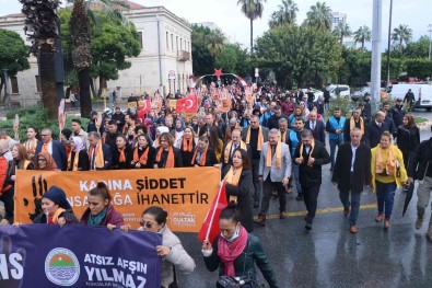 Kadina Yönelik Siddete Karsi Yürüdüler