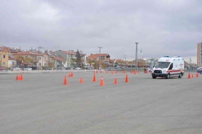 Karaman'da Kadin Saglikçilara Ambulans Sürüs Egitimi Verildi