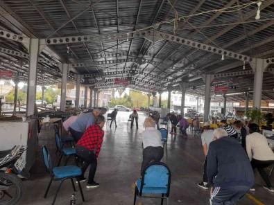 Köycegiz'de Yaslilar Yoga Ögreniyor