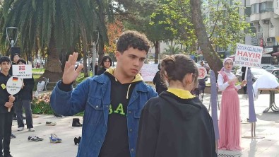 Lise Ögrencilerinden 'Kadina Siddete Hayir' Etkinligi