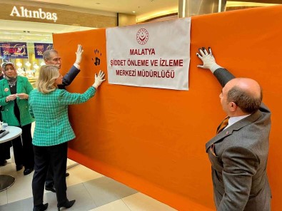 Malatya Park AVM'de Kadina Yönelik Siddetle Mücadele Günü Etkinligi