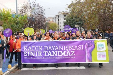 Nilüfer'de Kadinlar Siddete Karsi Yürüdü