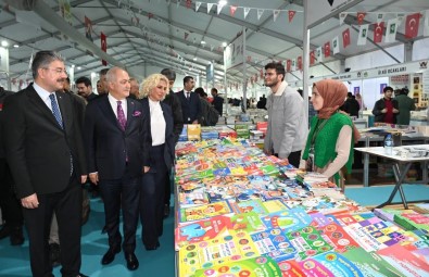 Osmaniye'de 'Kitap Fuari' Kitapseverlere Kapilarini Açti