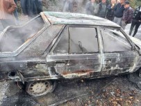 Seyir Halindeki Otomobil Alev Alev Yandi
