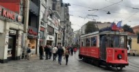 Valilik kararından sonra İstiklal Caddesinde sıkı denetim