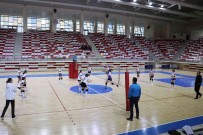 'Yildiz Kiz' Voleybol Müsabakalari Devam Ediyor